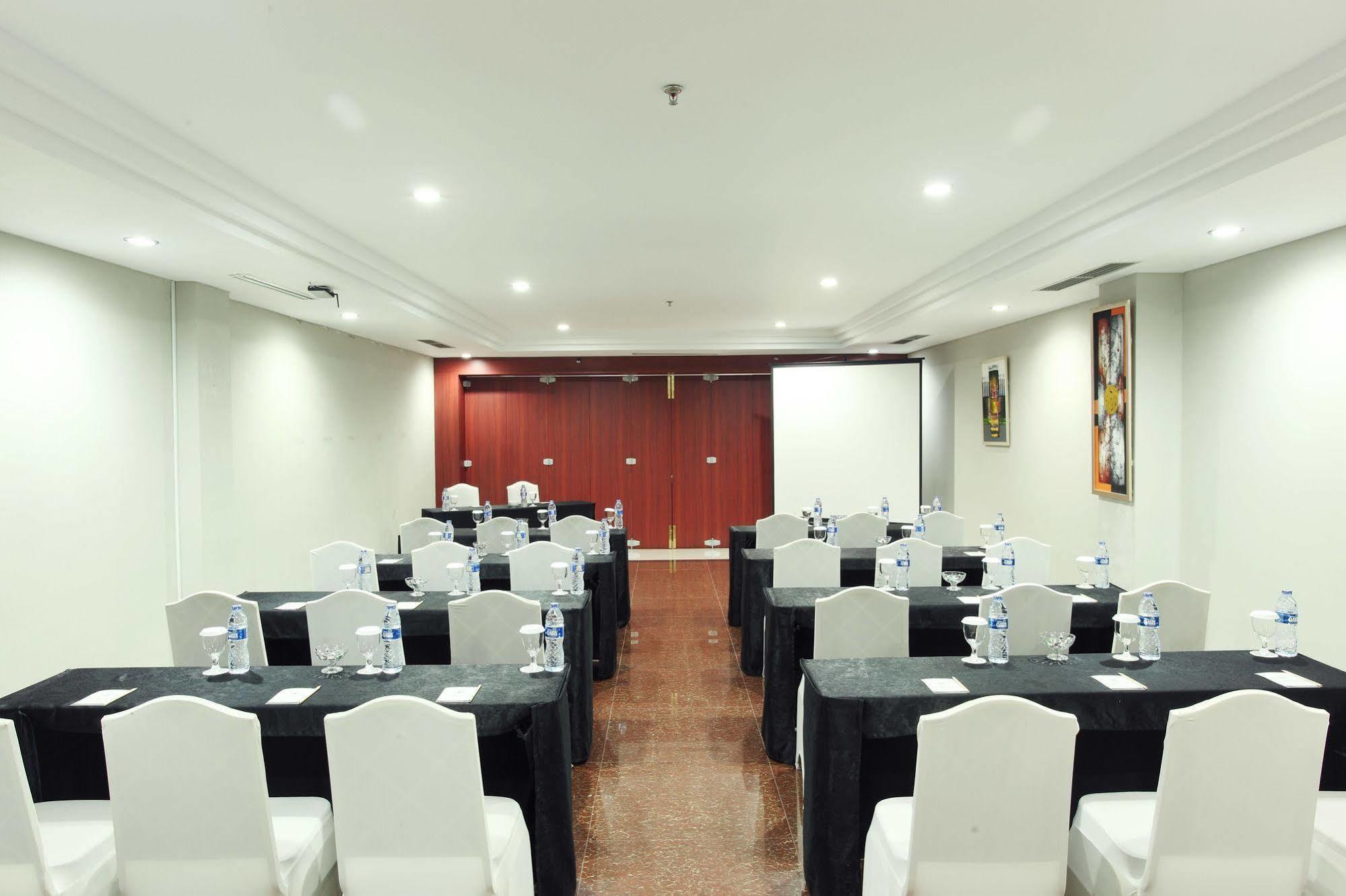 Grand Hatika Hotel Tanjung Pandan Exterior foto